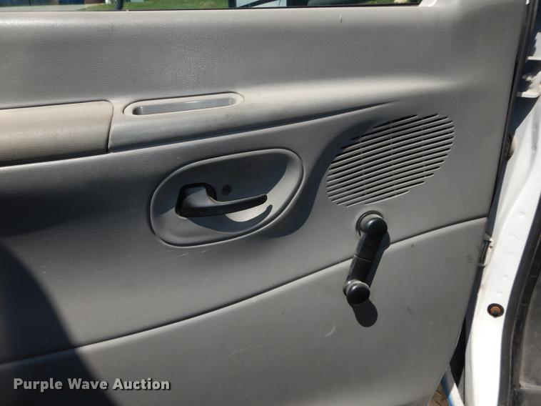 image for item DB6197 2005 Ford E450 shuttle bus