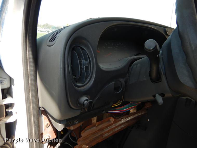 image for item DB6197 2005 Ford E450 shuttle bus