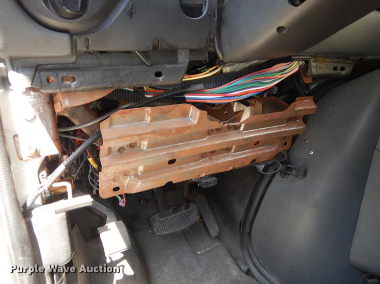 image for item DB6197 2005 Ford E450 shuttle bus