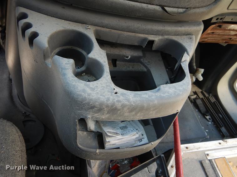 image for item DB6197 2005 Ford E450 shuttle bus