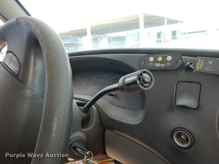 image for item DB6197 2005 Ford E450 shuttle bus