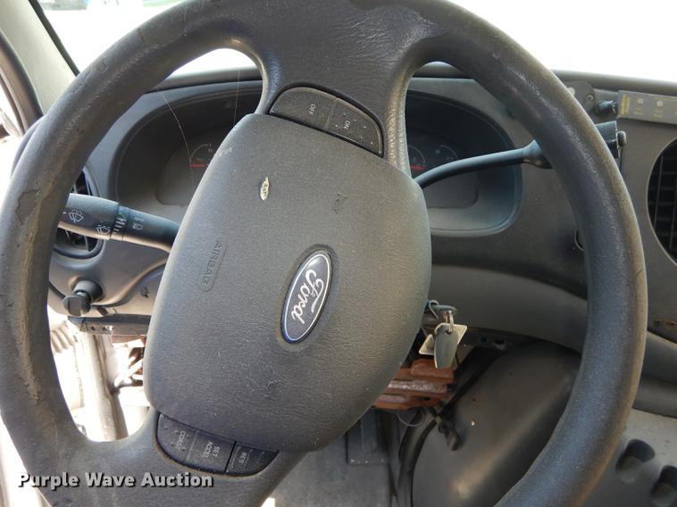 image for item DB6197 2005 Ford E450 shuttle bus