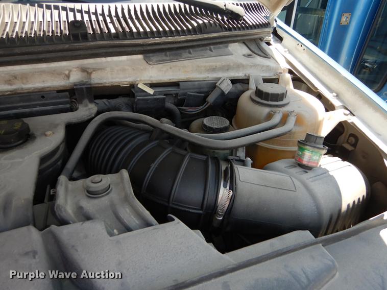 image for item DB6197 2005 Ford E450 shuttle bus