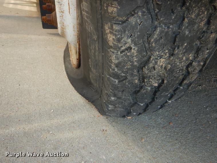 image for item DB6197 2005 Ford E450 shuttle bus