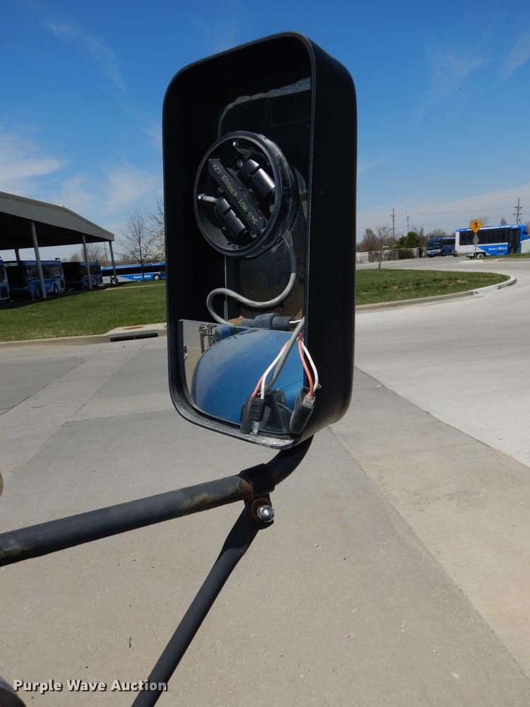 image for item DB6197 2005 Ford E450 shuttle bus