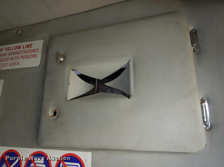 image for item DB6197 2005 Ford E450 shuttle bus