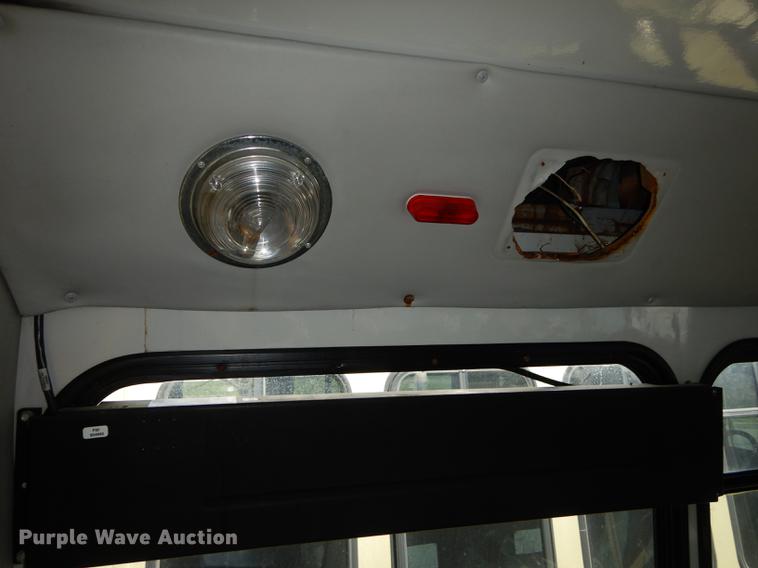 image for item DB6197 2005 Ford E450 shuttle bus