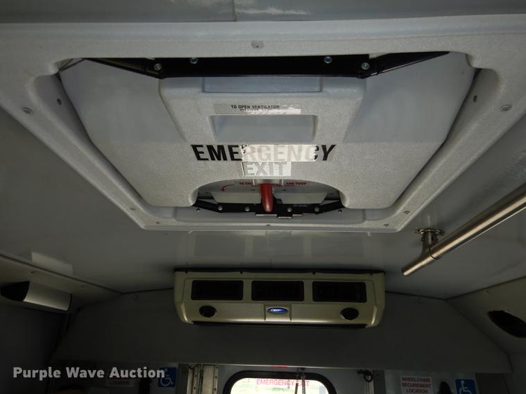 image for item DB6197 2005 Ford E450 shuttle bus