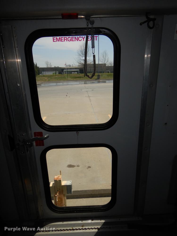 image for item DB6197 2005 Ford E450 shuttle bus