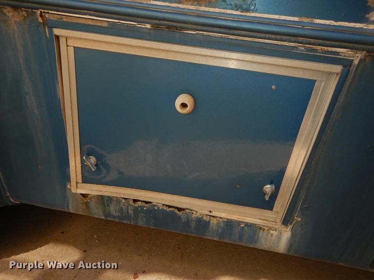 image for item DB6197 2005 Ford E450 shuttle bus