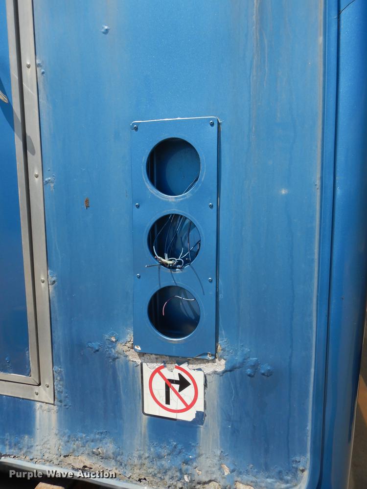 image for item DB6197 2005 Ford E450 shuttle bus