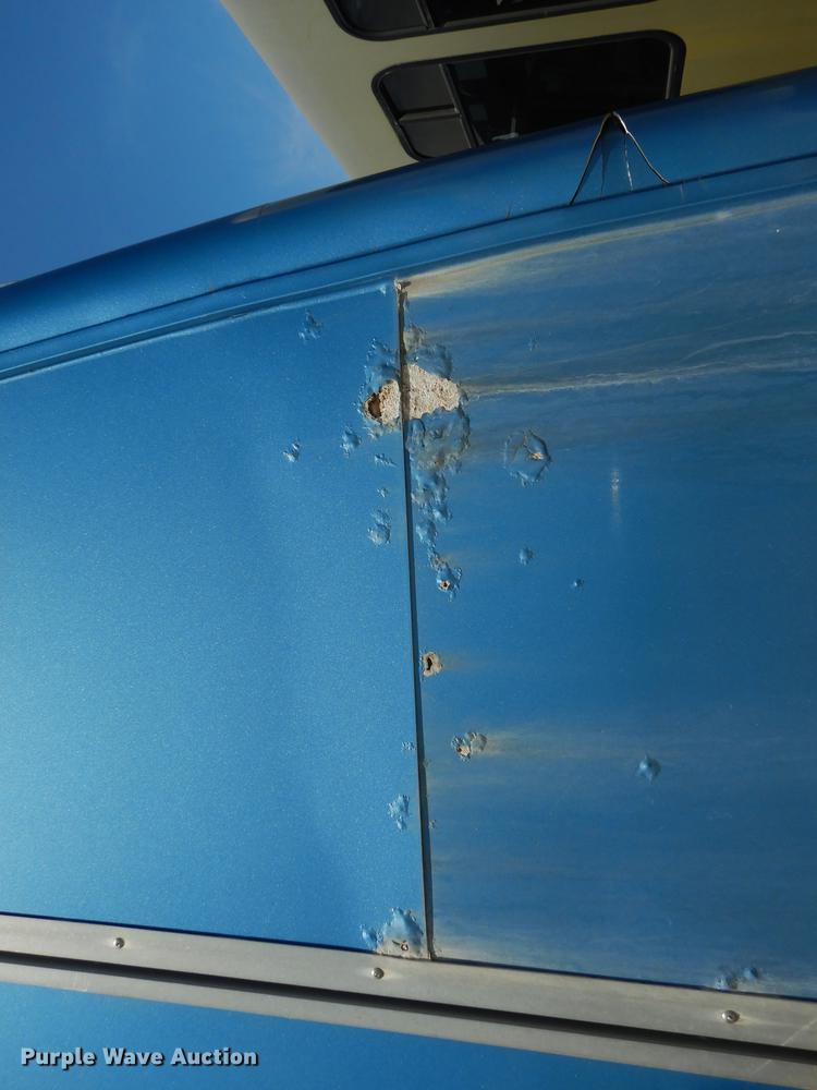 image for item DB6197 2005 Ford E450 shuttle bus