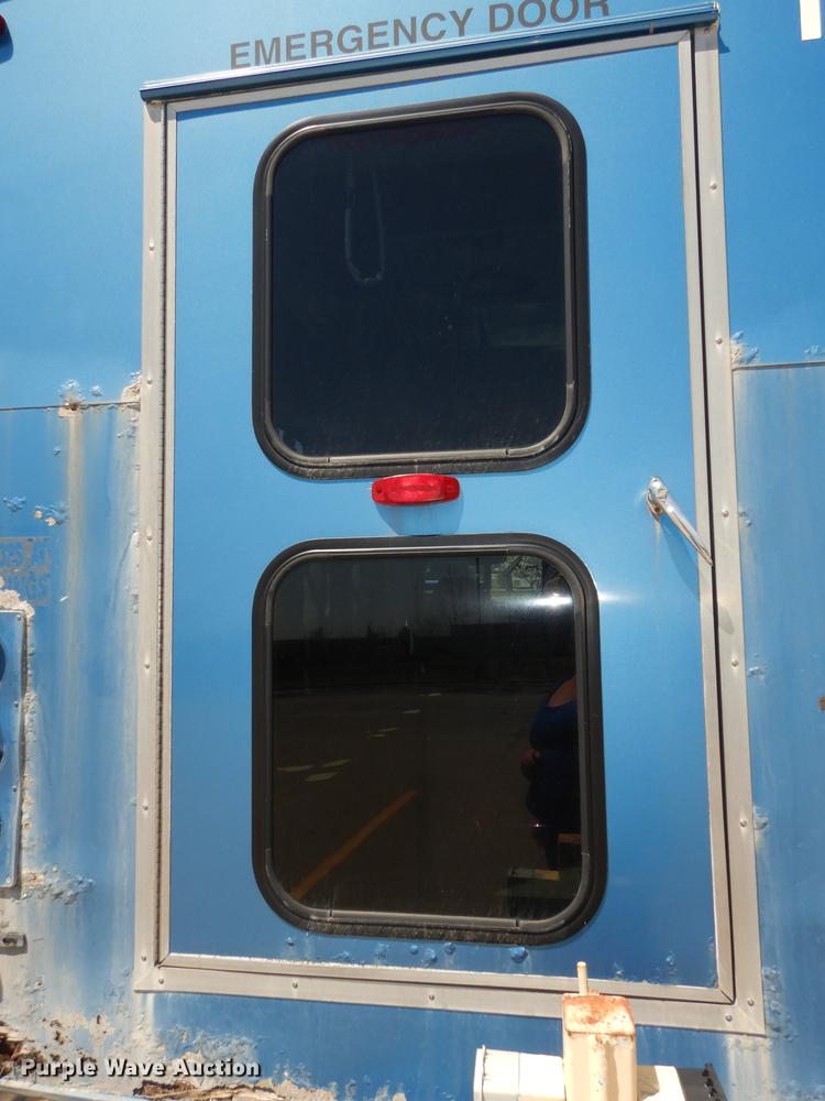 image for item DB6197 2005 Ford E450 shuttle bus