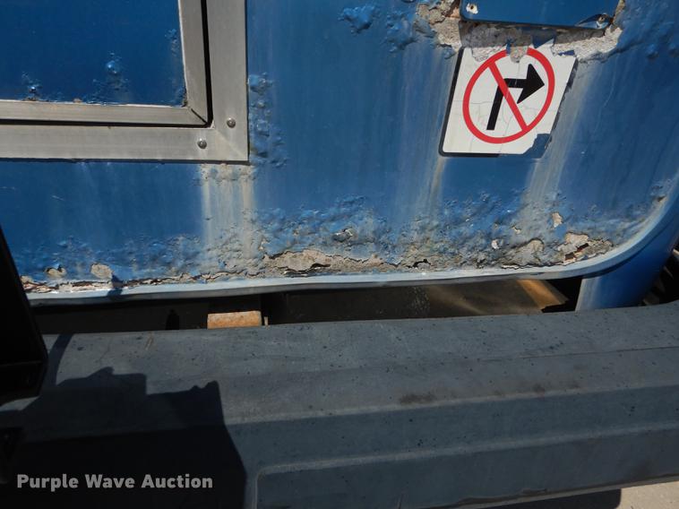 image for item DB6197 2005 Ford E450 shuttle bus