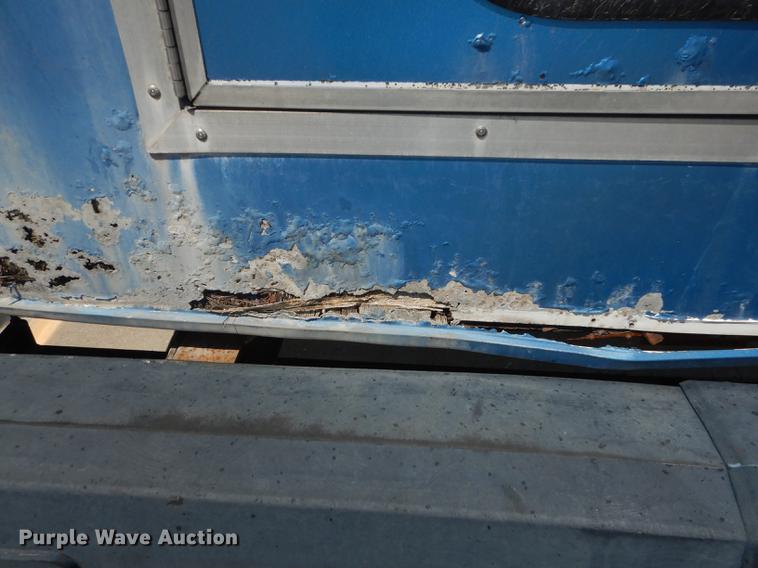 image for item DB6197 2005 Ford E450 shuttle bus