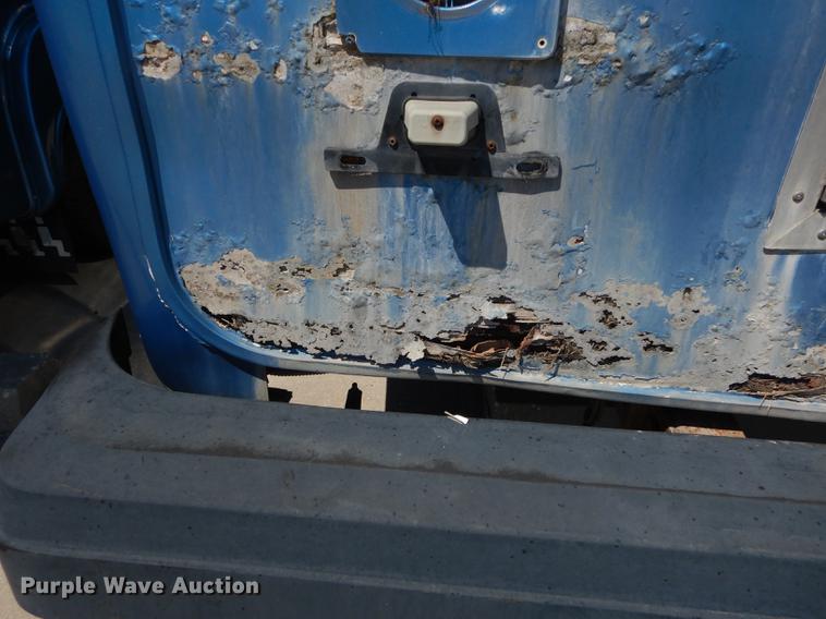 image for item DB6197 2005 Ford E450 shuttle bus