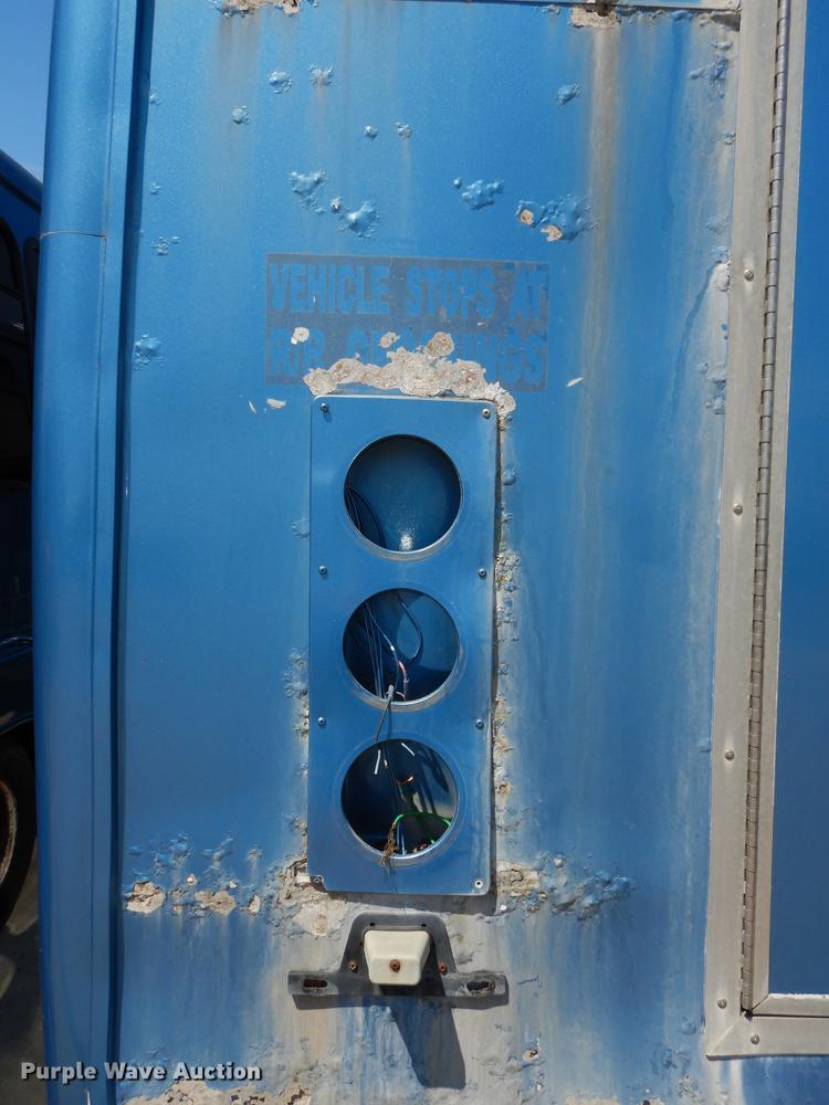 image for item DB6197 2005 Ford E450 shuttle bus