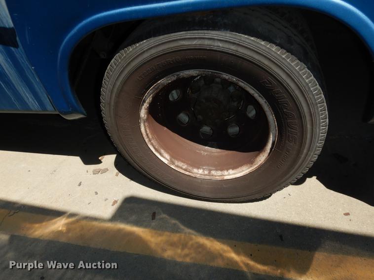 image for item DB6197 2005 Ford E450 shuttle bus