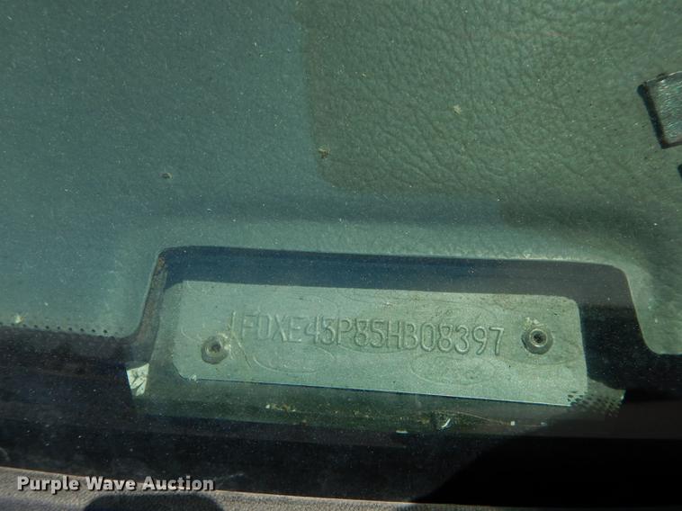 image for item DB6197 2005 Ford E450 shuttle bus