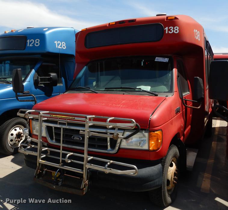 image for item DB6198 2007 Ford E450 shuttle bus