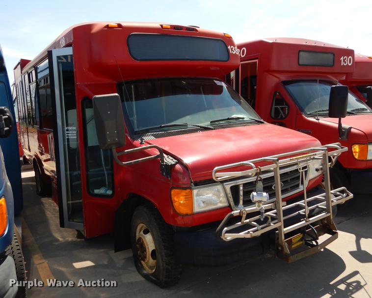 image for item DB6198 2007 Ford E450 shuttle bus