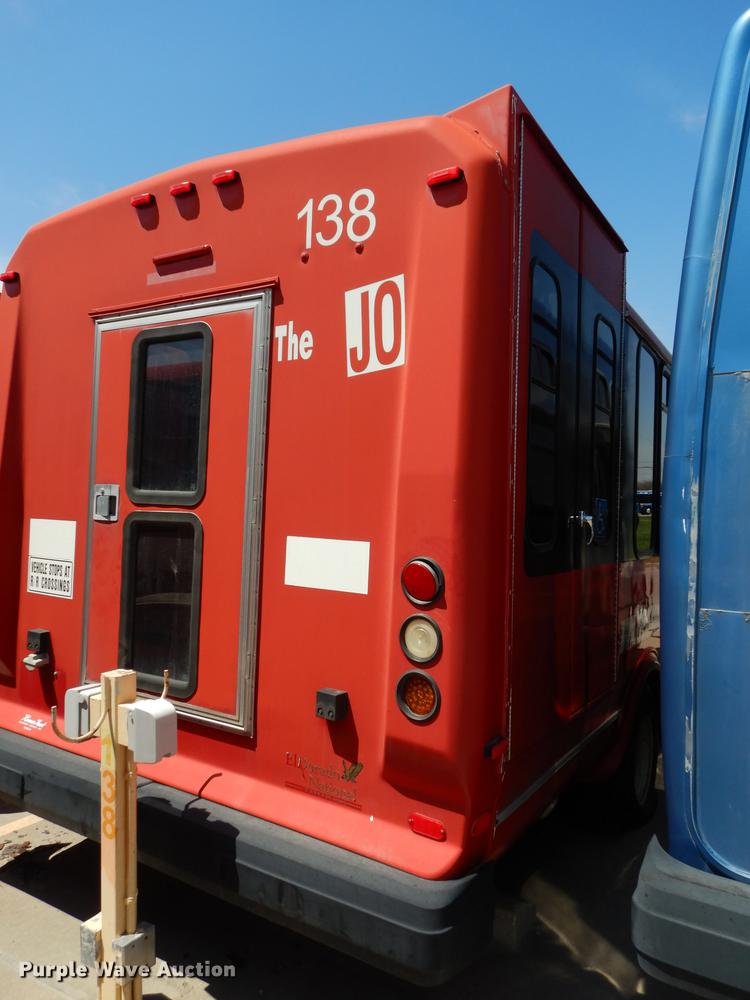 image for item DB6198 2007 Ford E450 shuttle bus