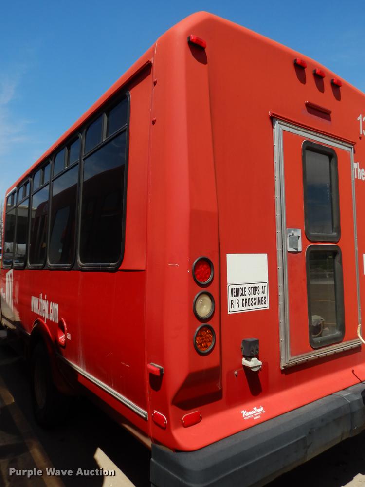 image for item DB6198 2007 Ford E450 shuttle bus
