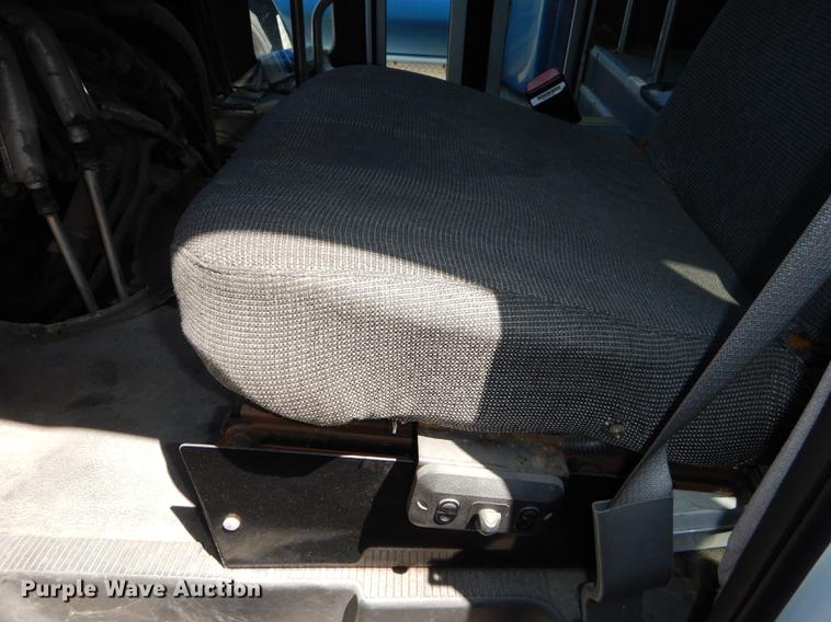 image for item DB6198 2007 Ford E450 shuttle bus