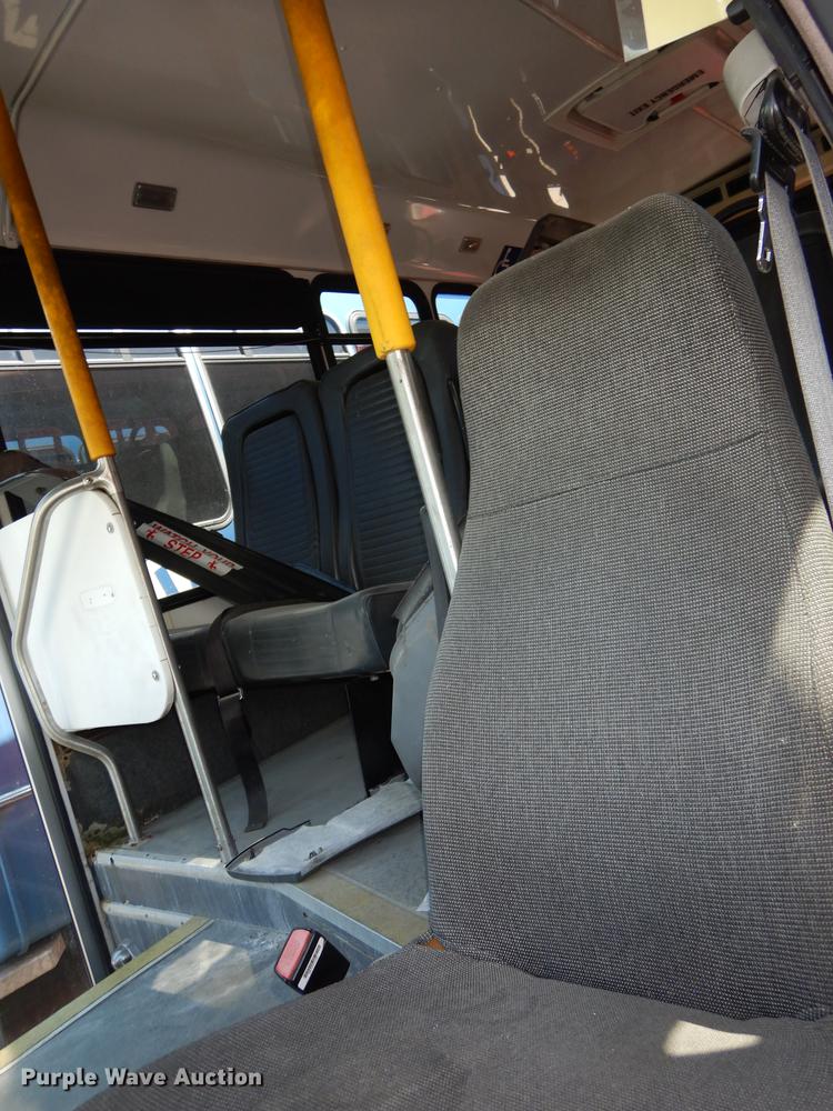 image for item DB6198 2007 Ford E450 shuttle bus