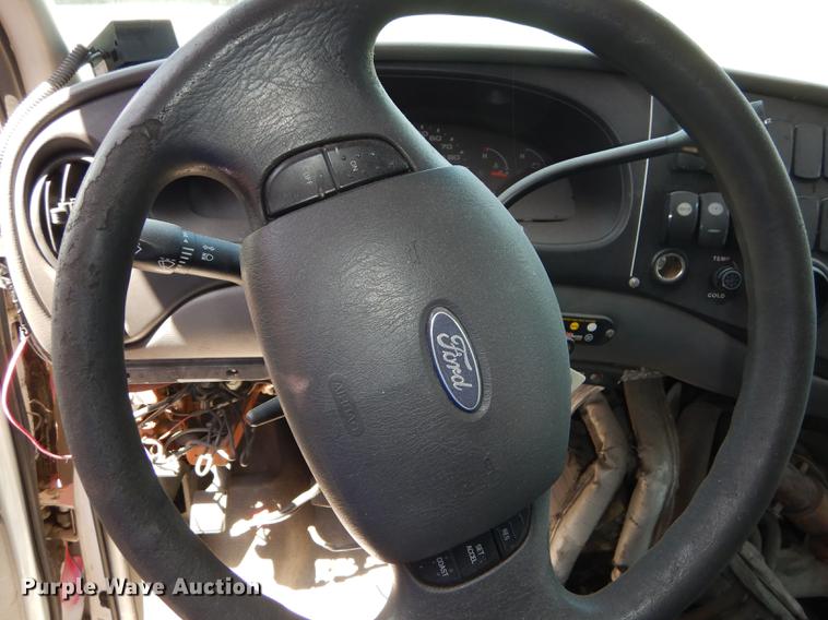 image for item DB6198 2007 Ford E450 shuttle bus