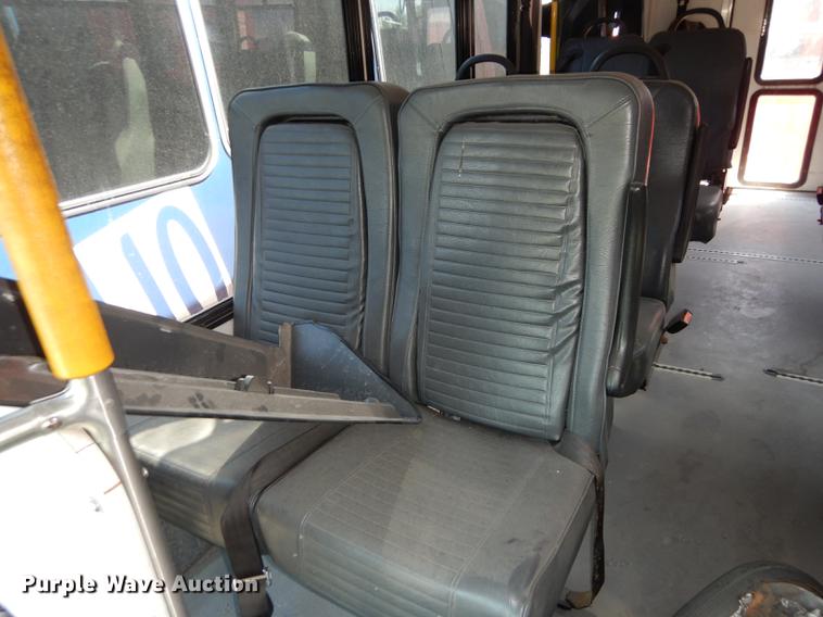 image for item DB6198 2007 Ford E450 shuttle bus