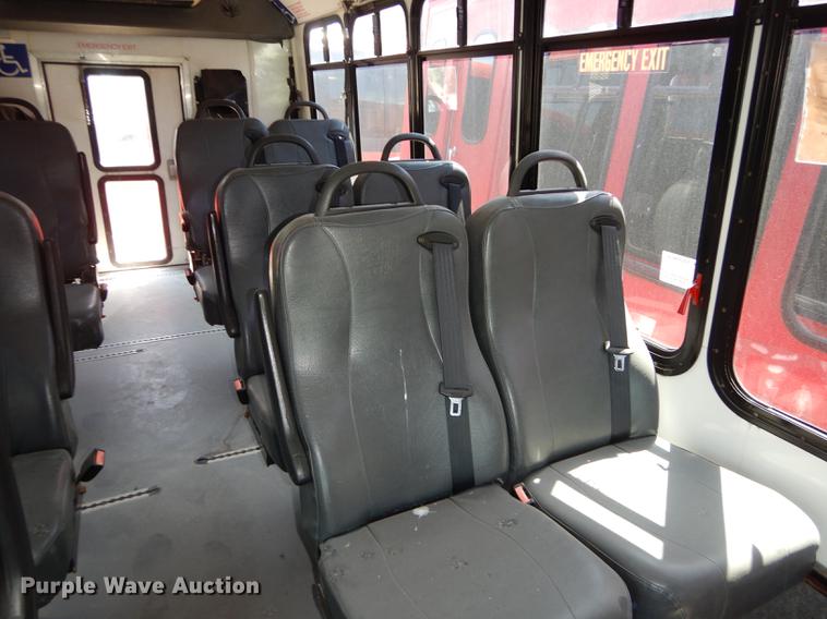 image for item DB6198 2007 Ford E450 shuttle bus