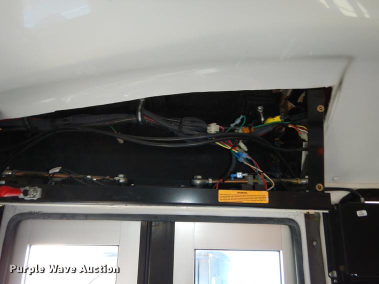 image for item DB6198 2007 Ford E450 shuttle bus