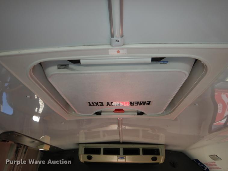 image for item DB6198 2007 Ford E450 shuttle bus