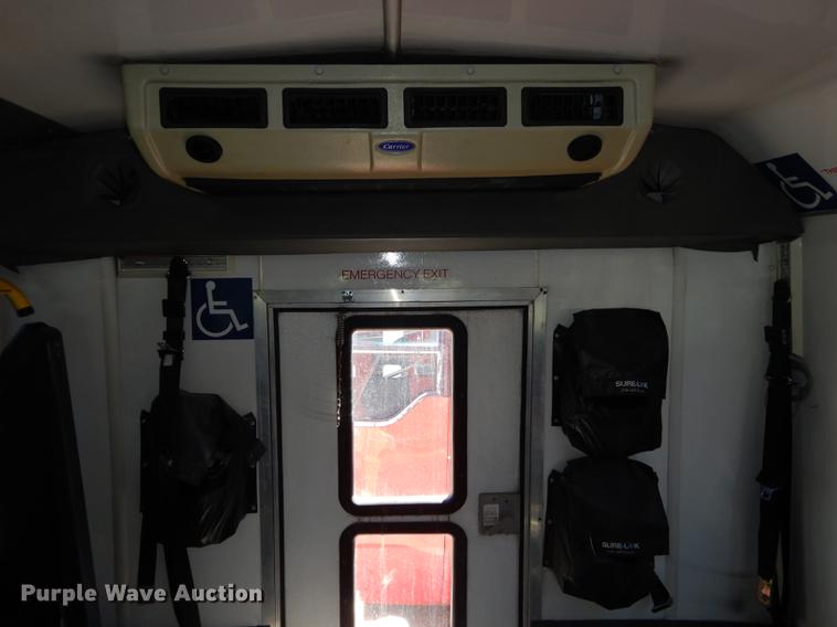 image for item DB6198 2007 Ford E450 shuttle bus