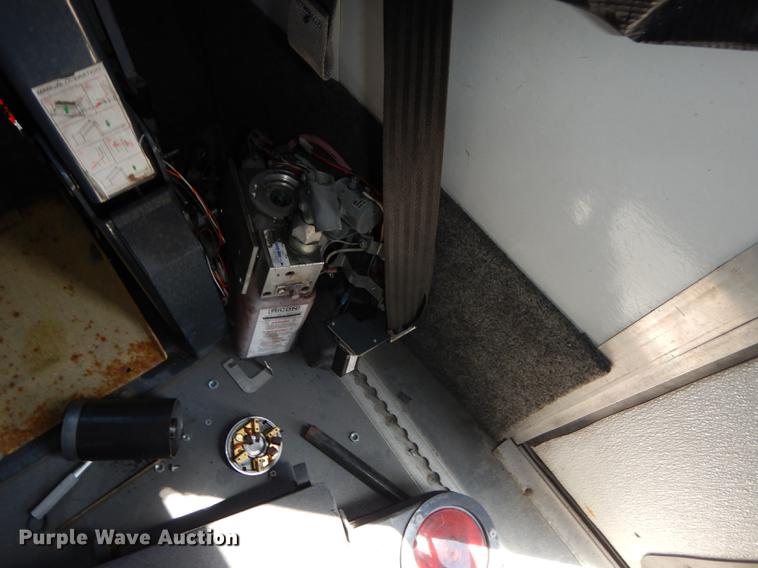 image for item DB6198 2007 Ford E450 shuttle bus