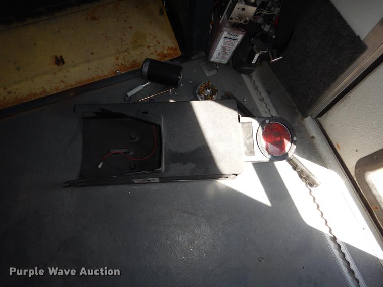 image for item DB6198 2007 Ford E450 shuttle bus