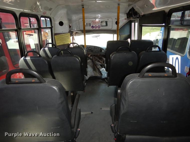 image for item DB6198 2007 Ford E450 shuttle bus