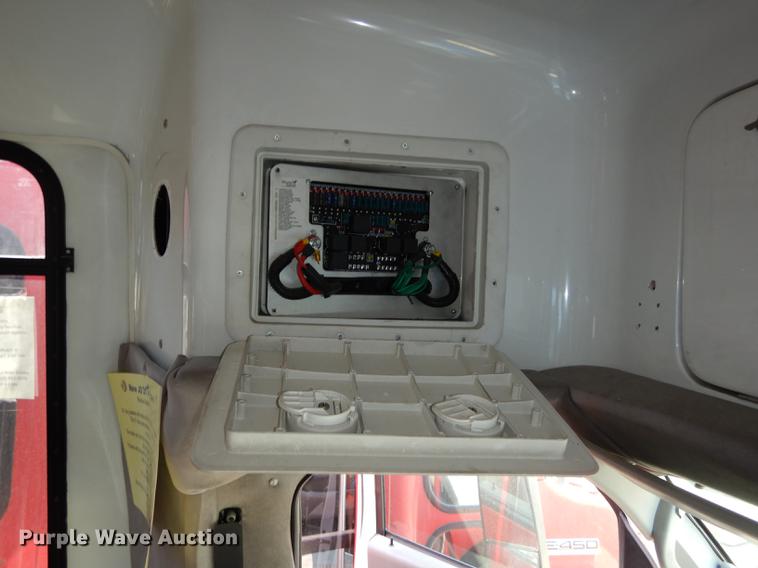 image for item DB6198 2007 Ford E450 shuttle bus