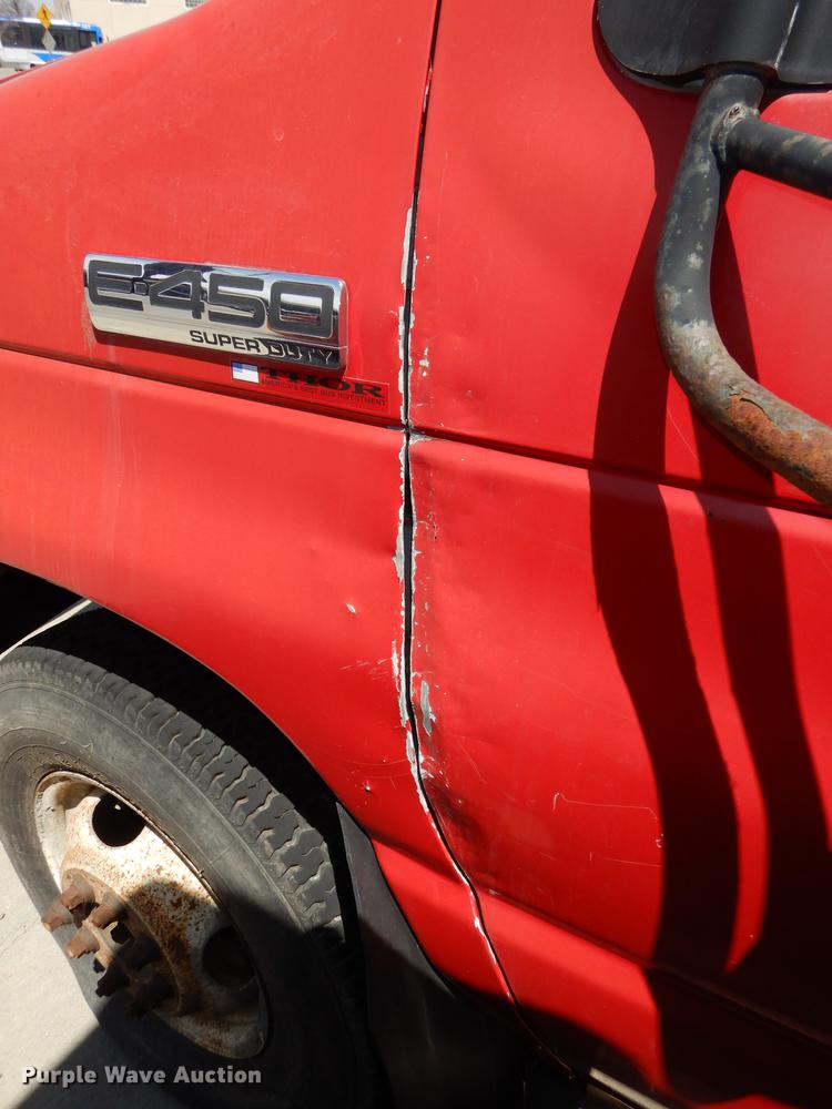 image for item DB6198 2007 Ford E450 shuttle bus