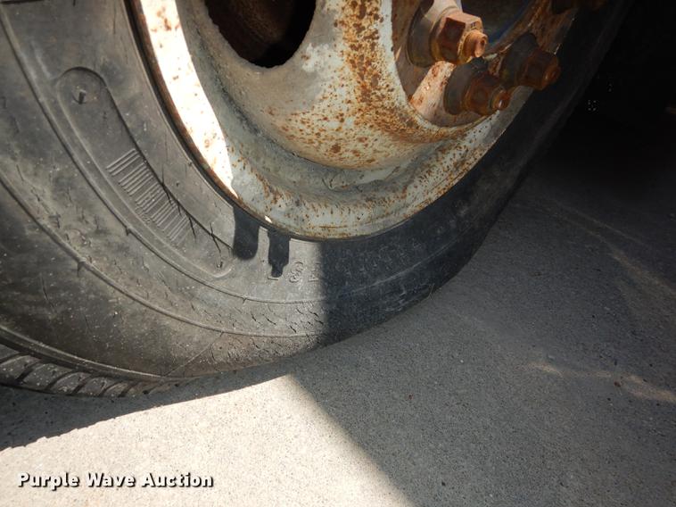 image for item DB6198 2007 Ford E450 shuttle bus