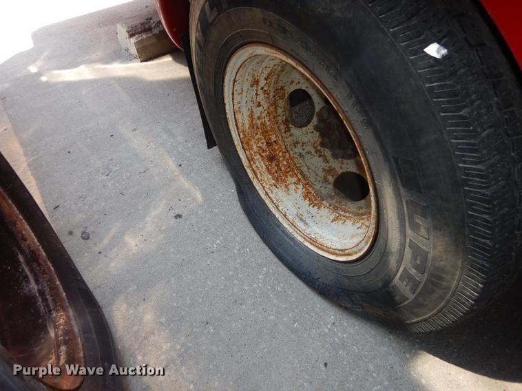 image for item DB6198 2007 Ford E450 shuttle bus