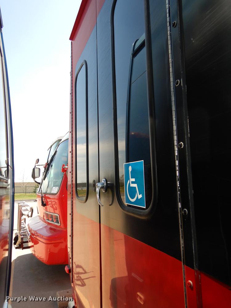 image for item DB6198 2007 Ford E450 shuttle bus