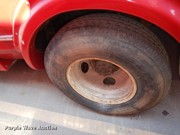 image for item DB6198 2007 Ford E450 shuttle bus