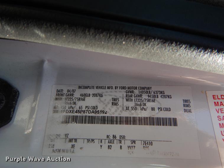 image for item DB6198 2007 Ford E450 shuttle bus