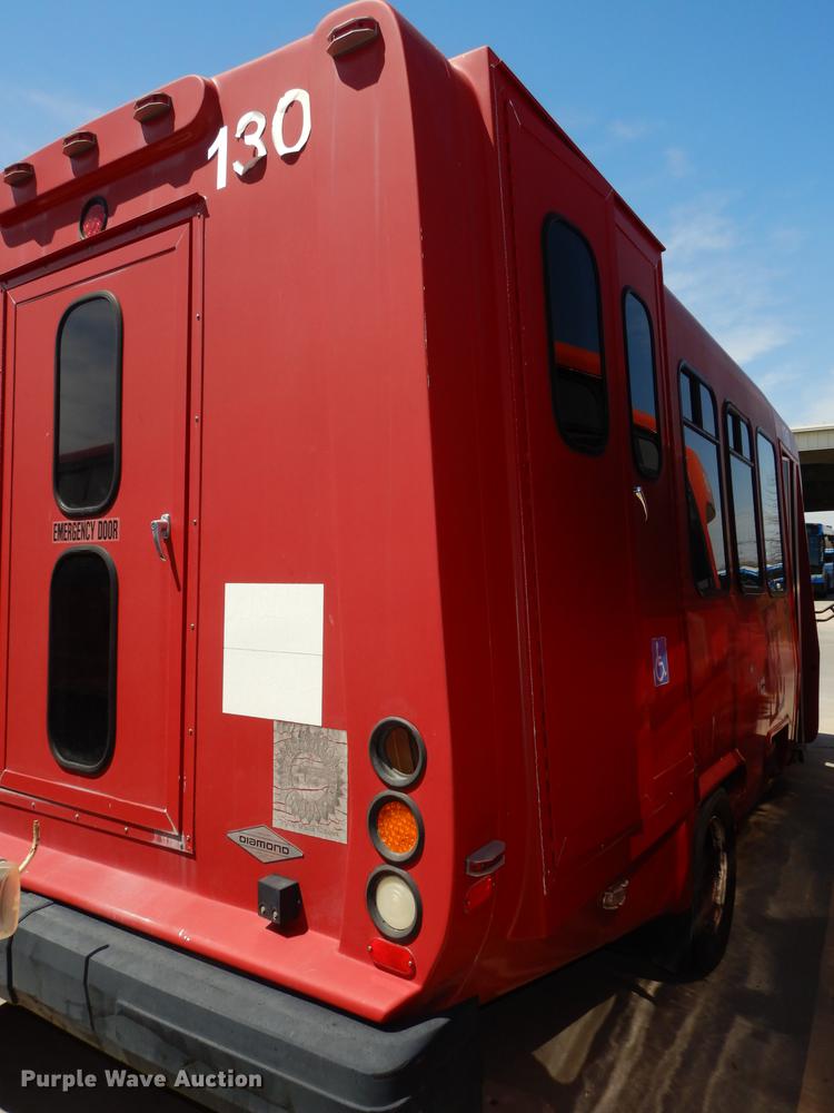 image for item DB6199 2006 Ford E450 shuttle bus