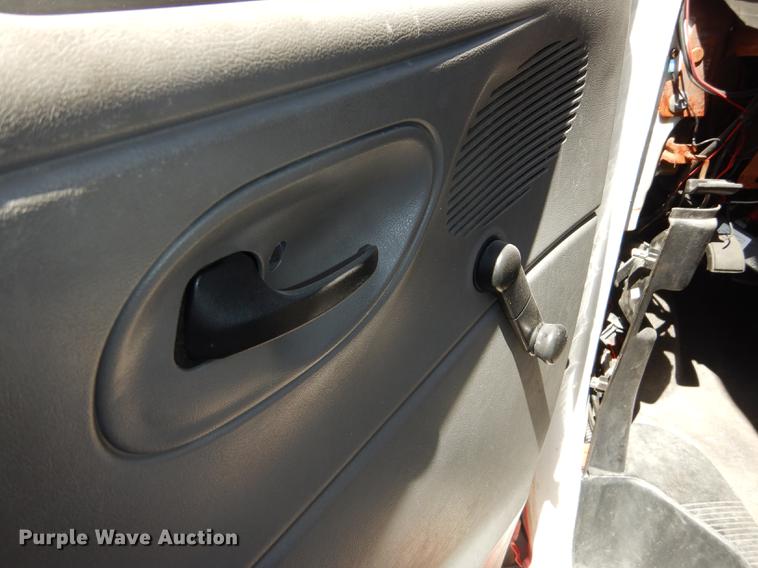 image for item DB6199 2006 Ford E450 shuttle bus