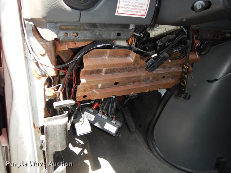 image for item DB6199 2006 Ford E450 shuttle bus