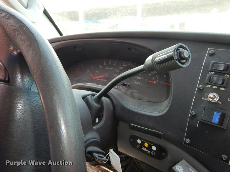 image for item DB6199 2006 Ford E450 shuttle bus