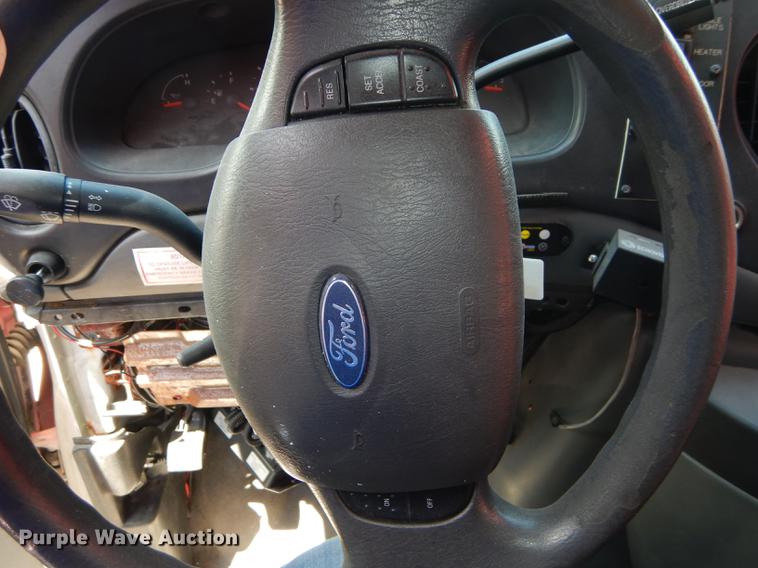 image for item DB6199 2006 Ford E450 shuttle bus